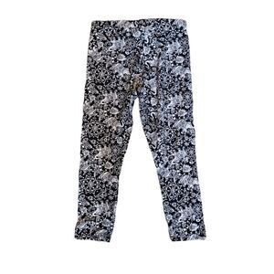 Black and White Elephant Print Capri Leggings Size Medium (8-10)